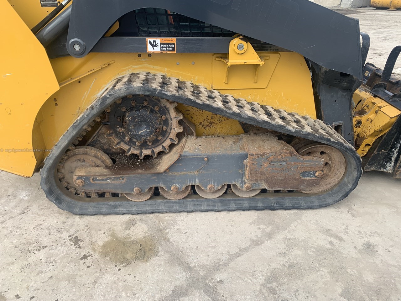 2022 John Deere 317G Image 10