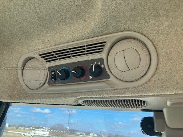 2019 John Deere 5075E Image 12