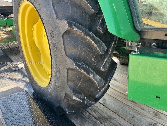 2019 John Deere 5075E Image 17