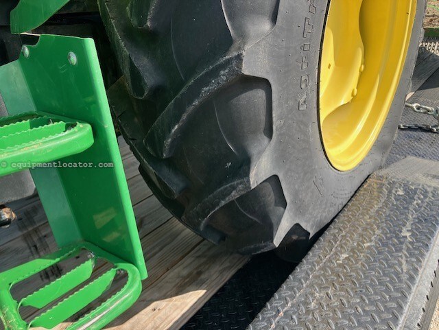 2019 John Deere 5075E Image 18