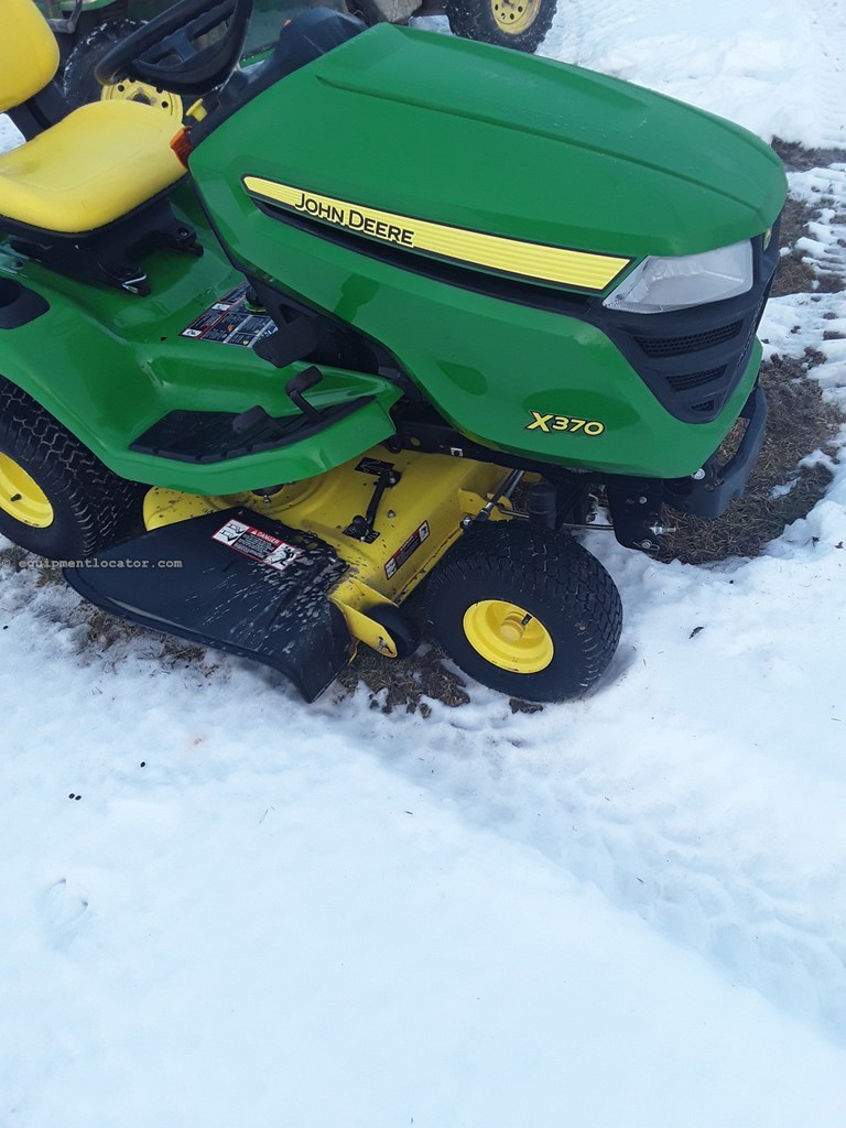 2017 John Deere X370 Image 2