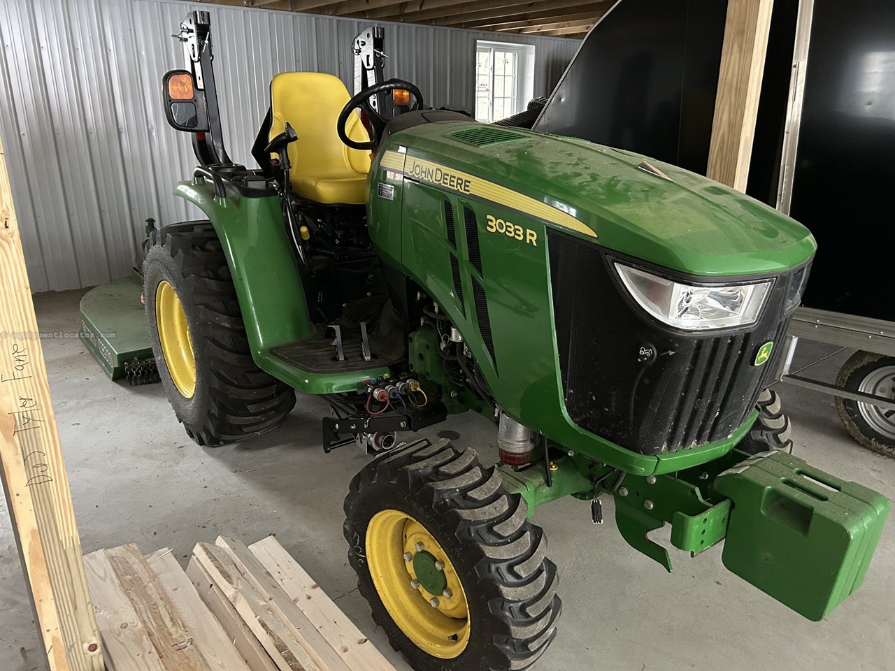 2021 John Deere 3033R Image 10