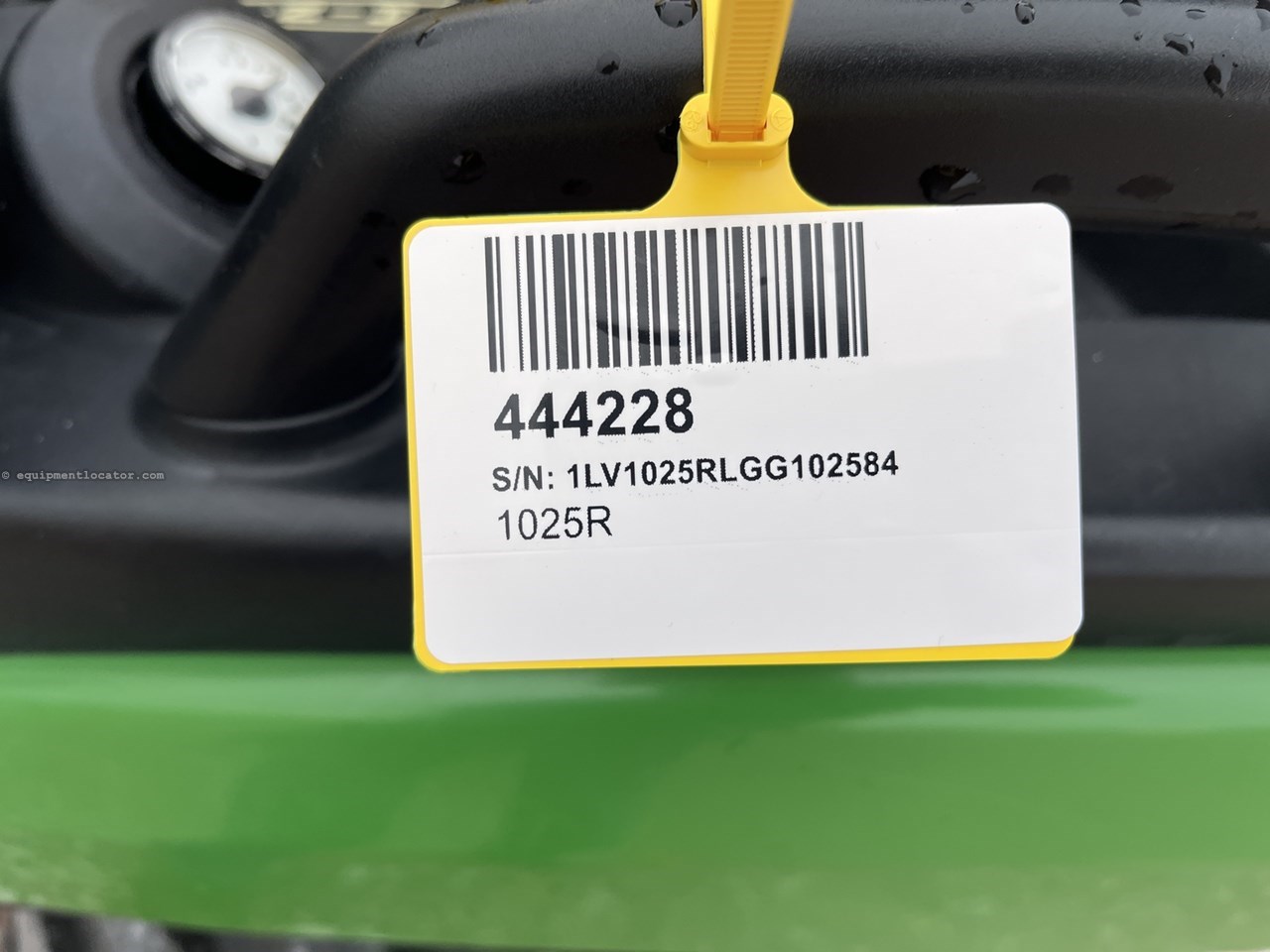 2016 John Deere 1025R Image 10