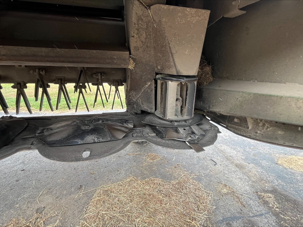 2015 John Deere 835 Image 10