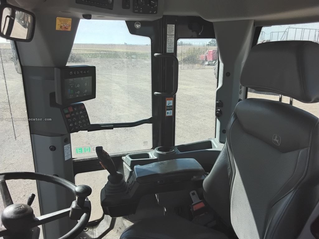 2020 John Deere 444L Image 10