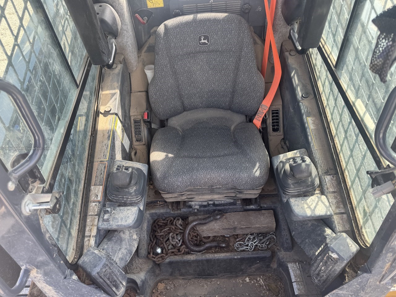 2024 John Deere 333G Image 10