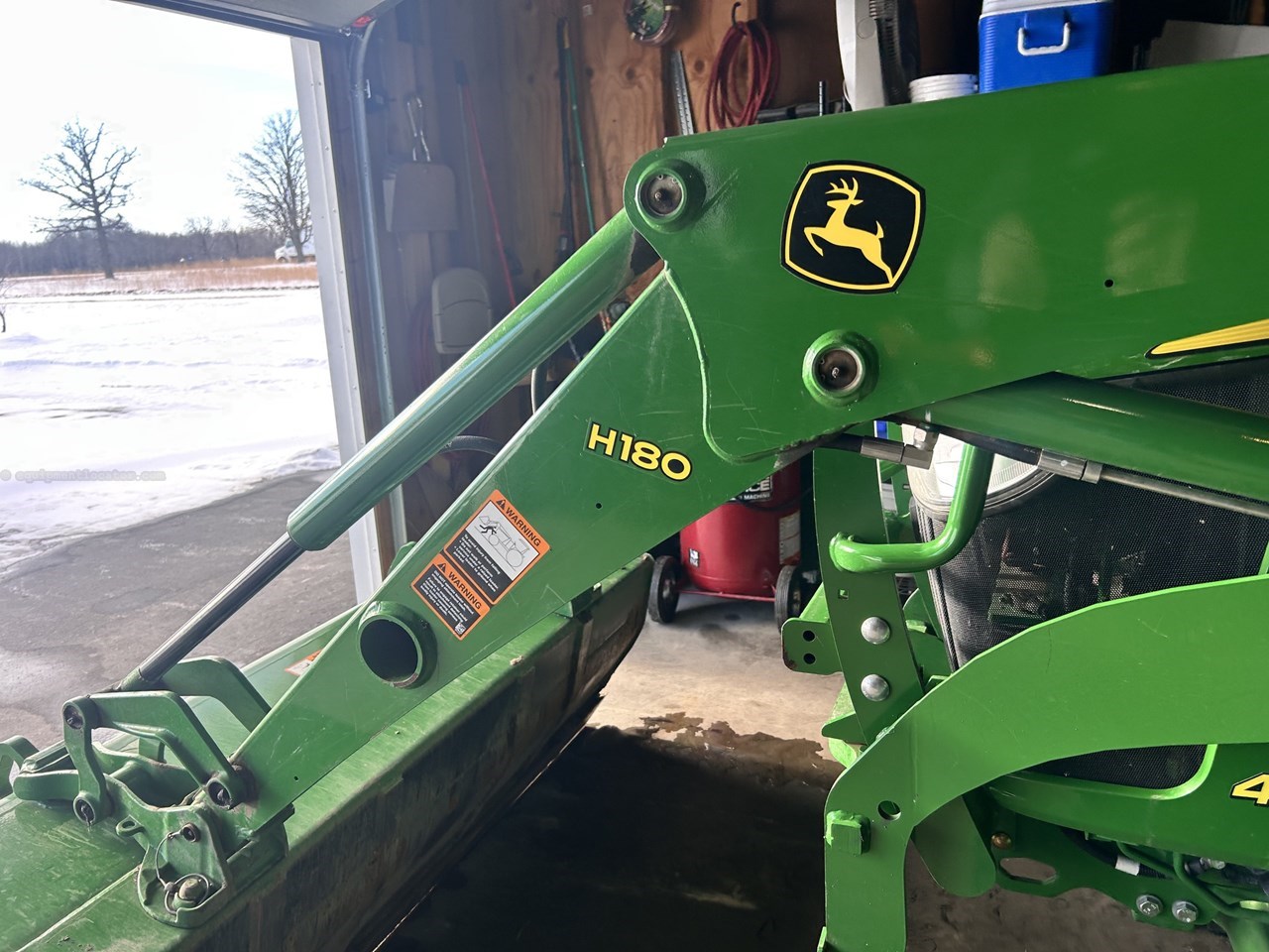 2015 John Deere 4052R Image 4