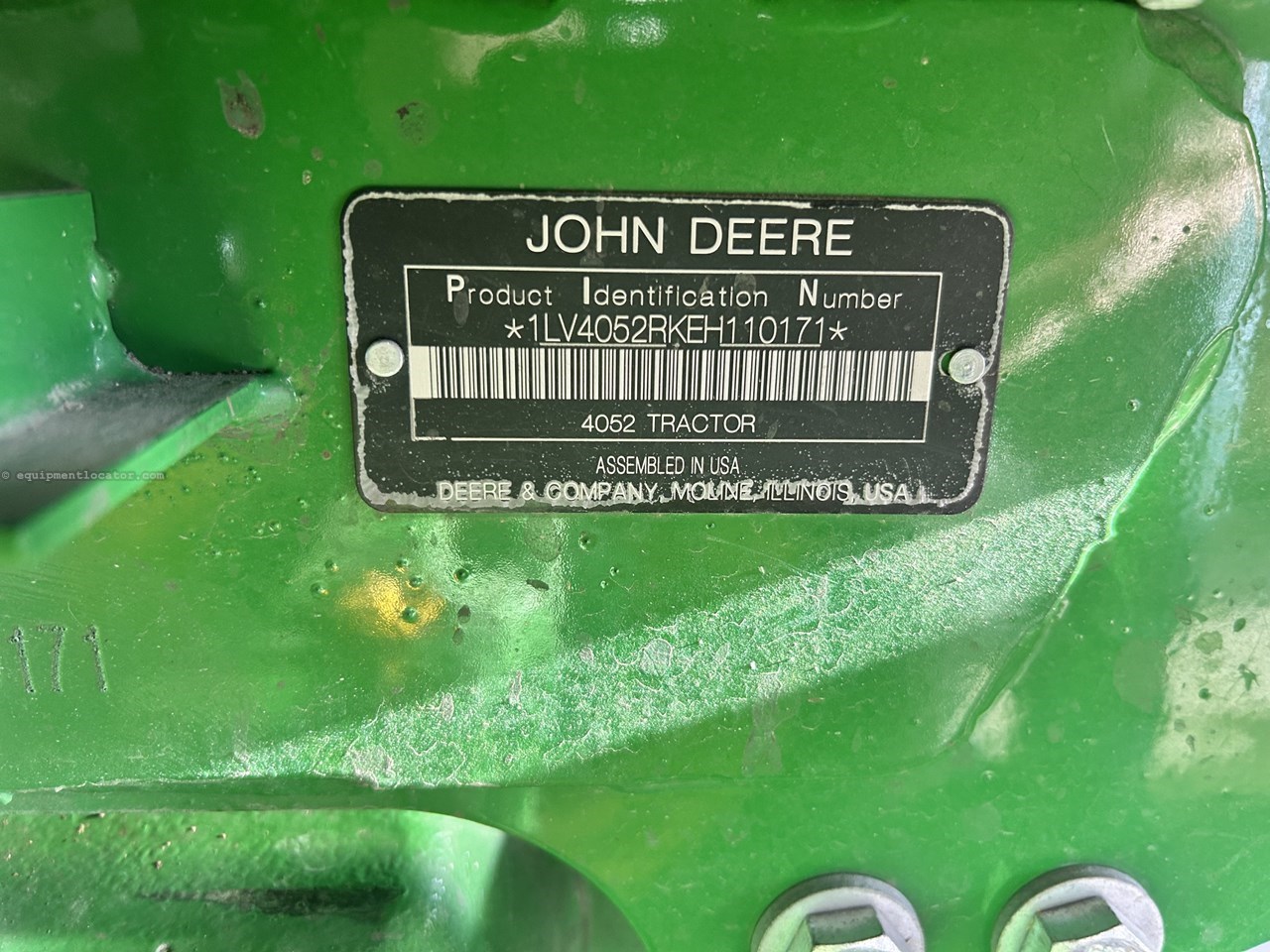 2015 John Deere 4052R Image 10