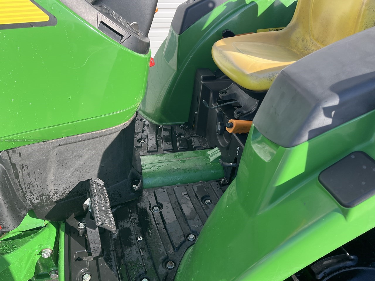 2018 John Deere 4066M Image 10