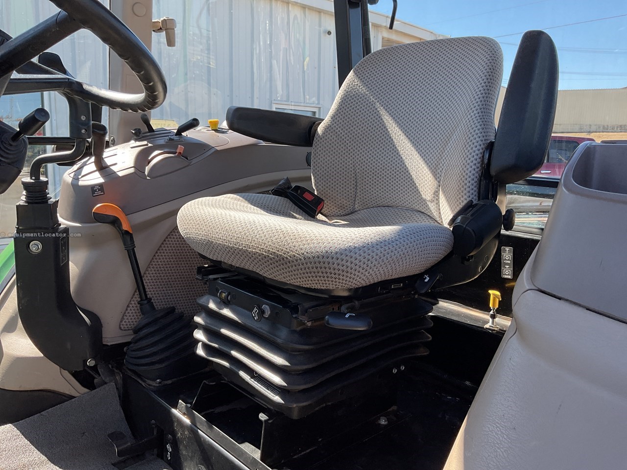 2020 John Deere 5100E Image 10