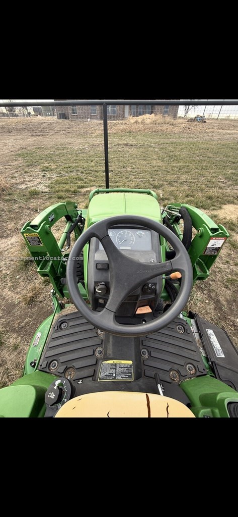 2020 John Deere 1023E Image 10