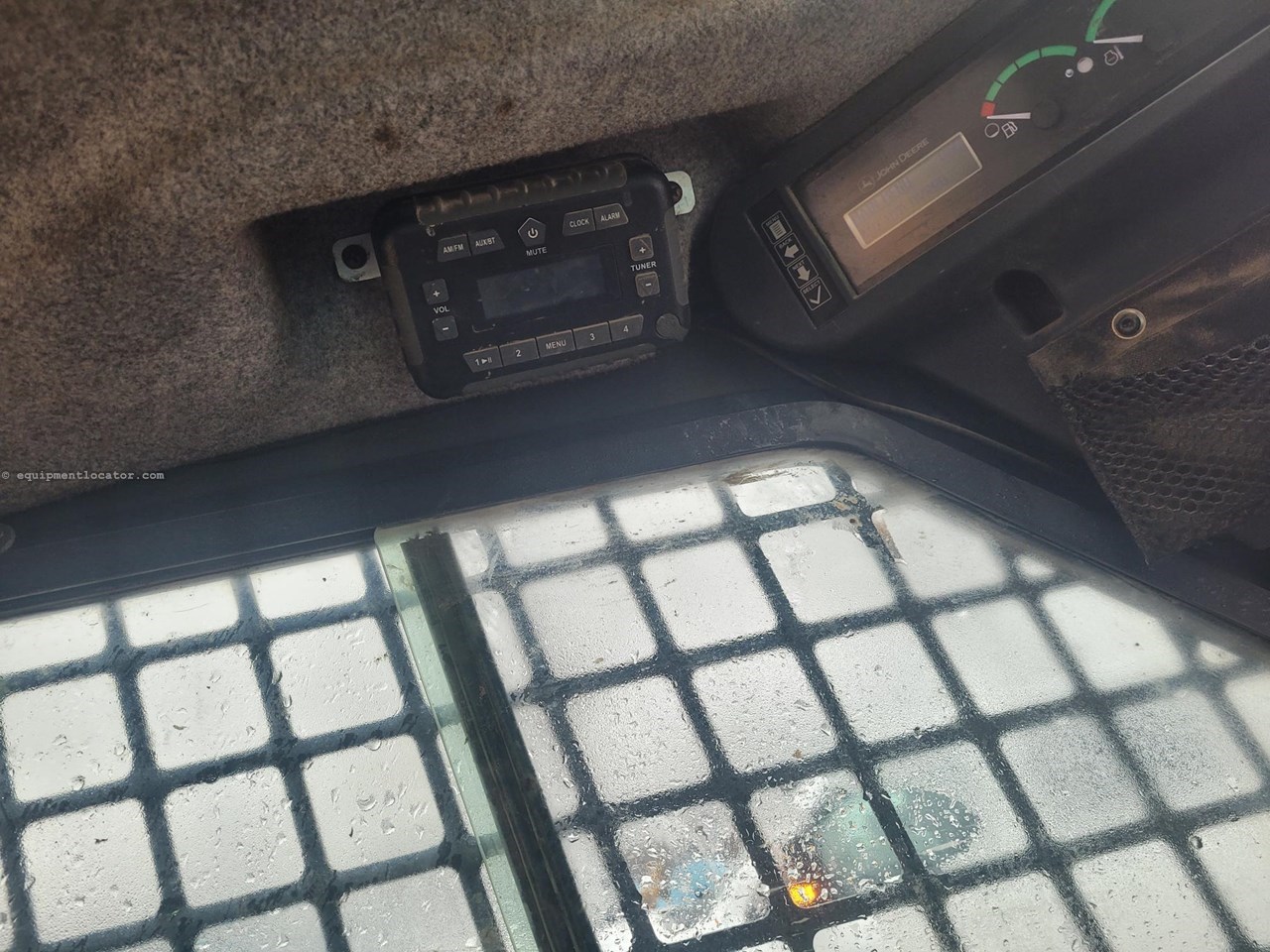 2021 John Deere 317G Image 10