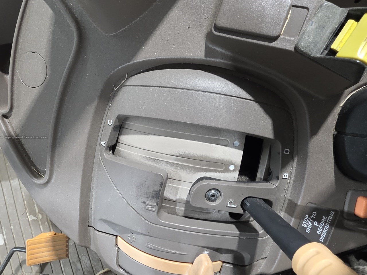 2015 John Deere 6140R Image 10