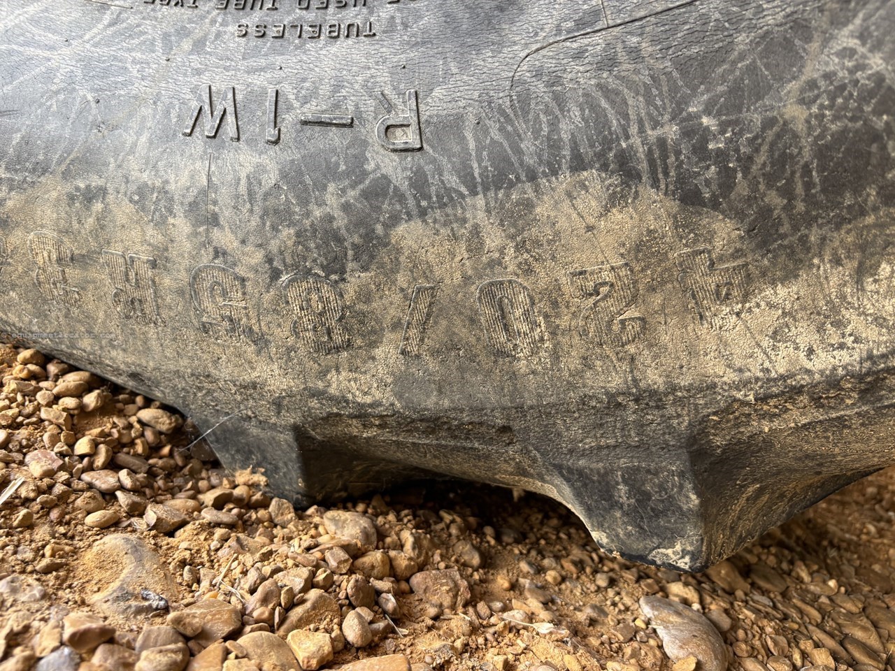 2014 John Deere 8320R Image 10