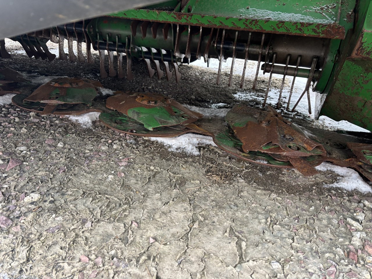 2023 John Deere R990R Image 30