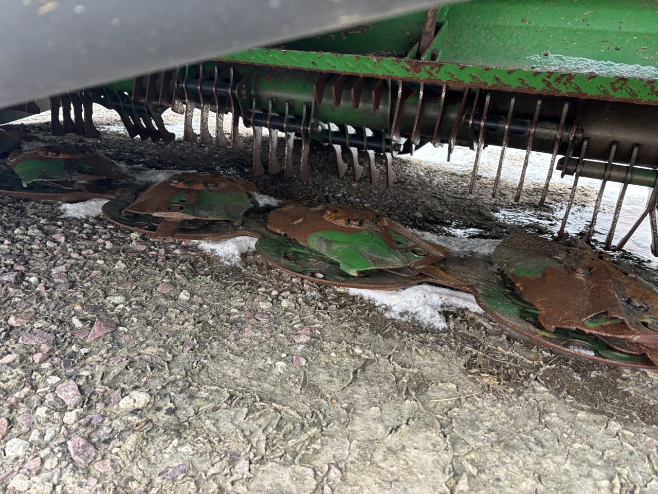 2023 John Deere R990R Image 31