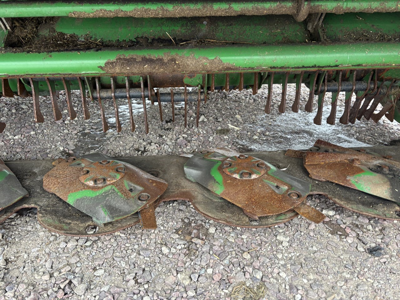 2023 John Deere R990R Image 32