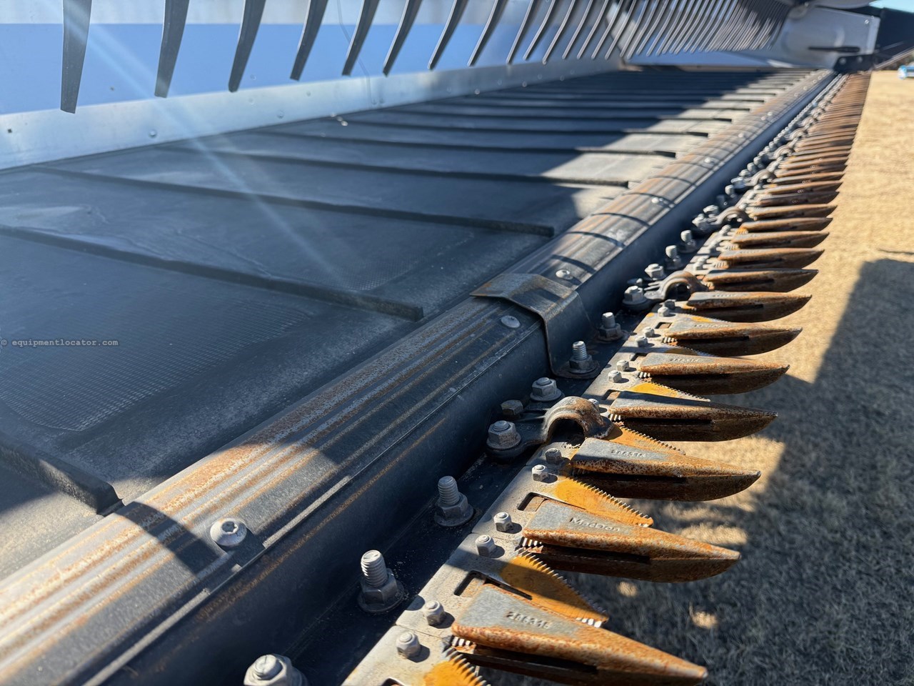 2024 MacDon FD240 Image 15