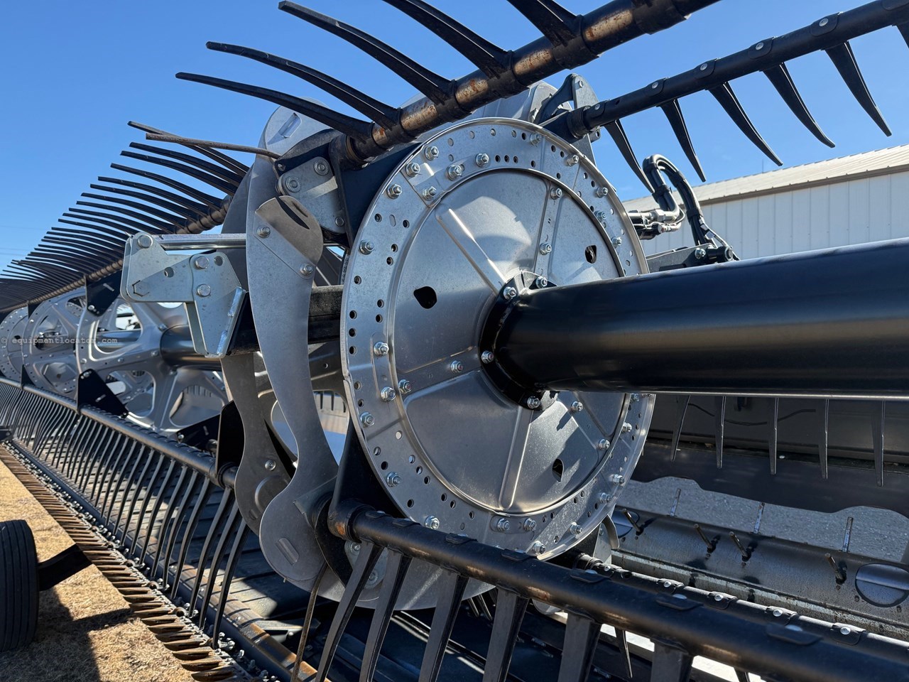 2024 MacDon FD240 Image 16