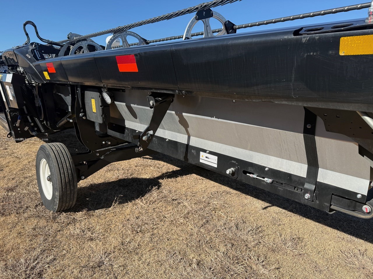 2024 MacDon FD240 Image 26