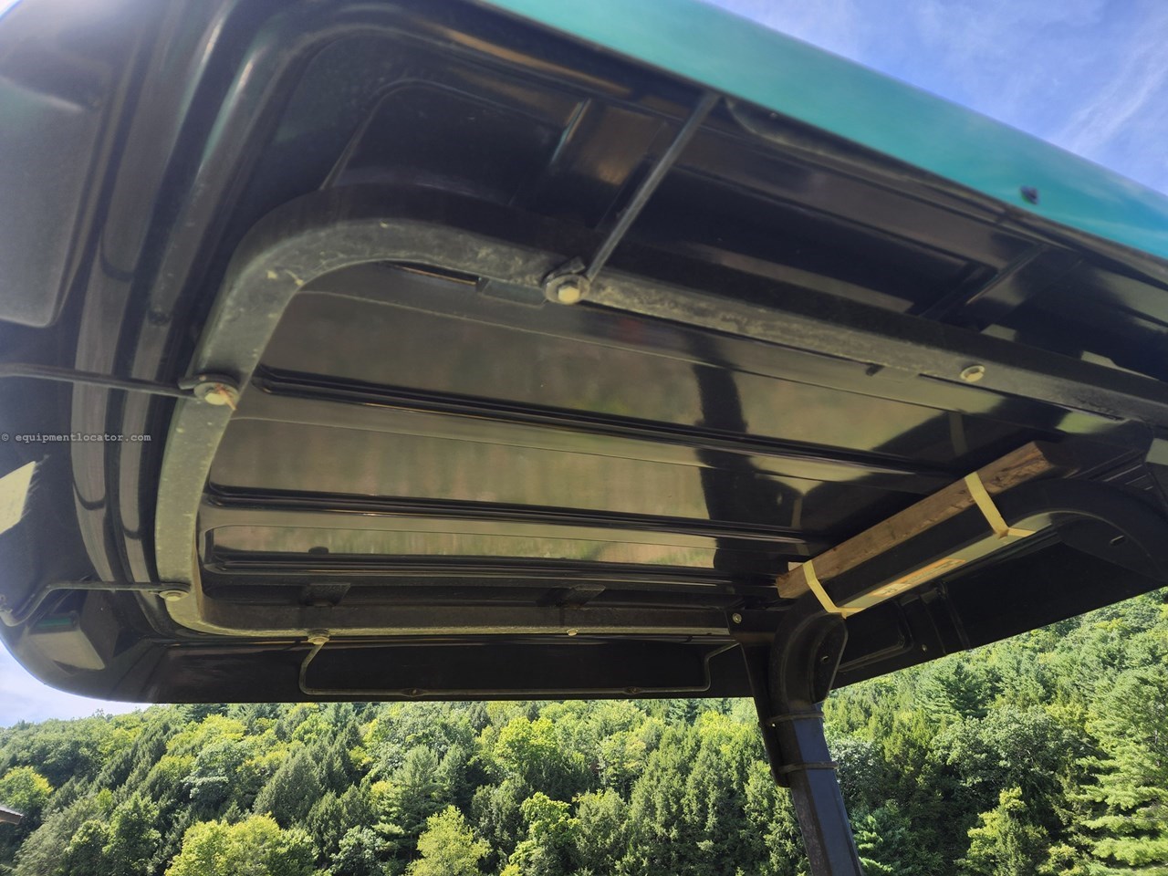 2021 John Deere 4052M Image 10