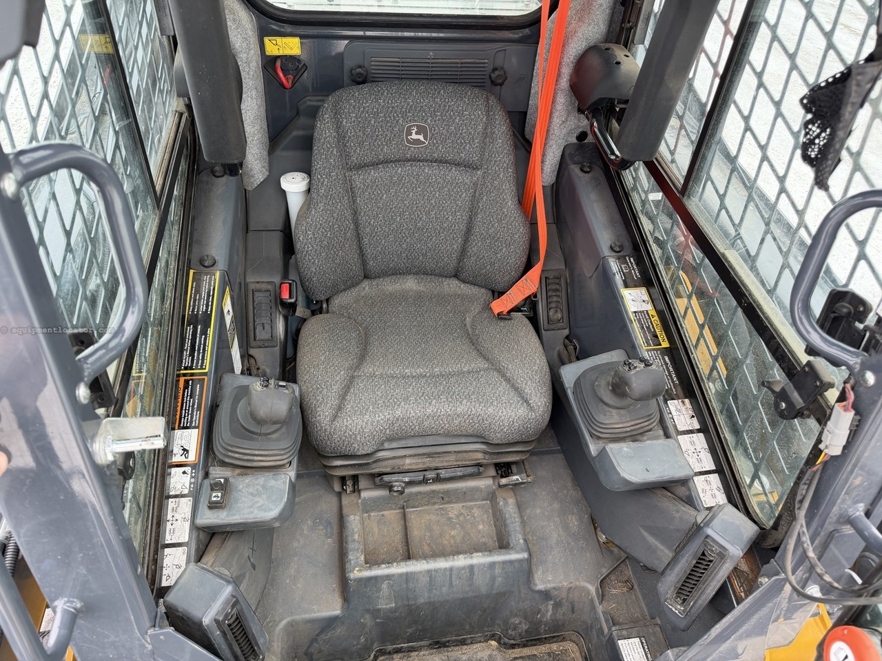 2025 John Deere 325G Image 10