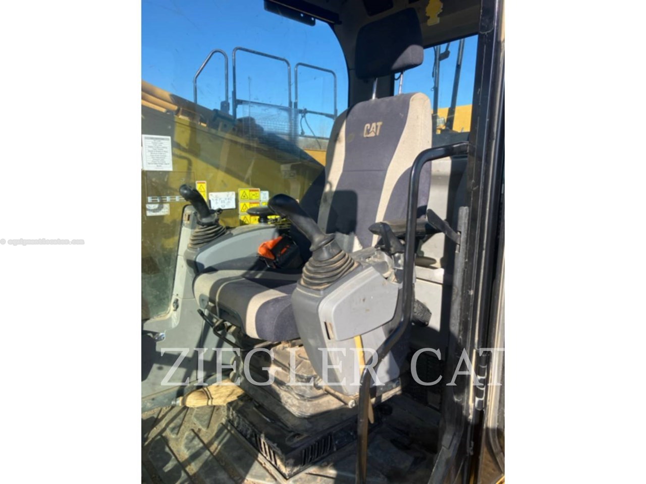 2018 Caterpillar 374F Image 10