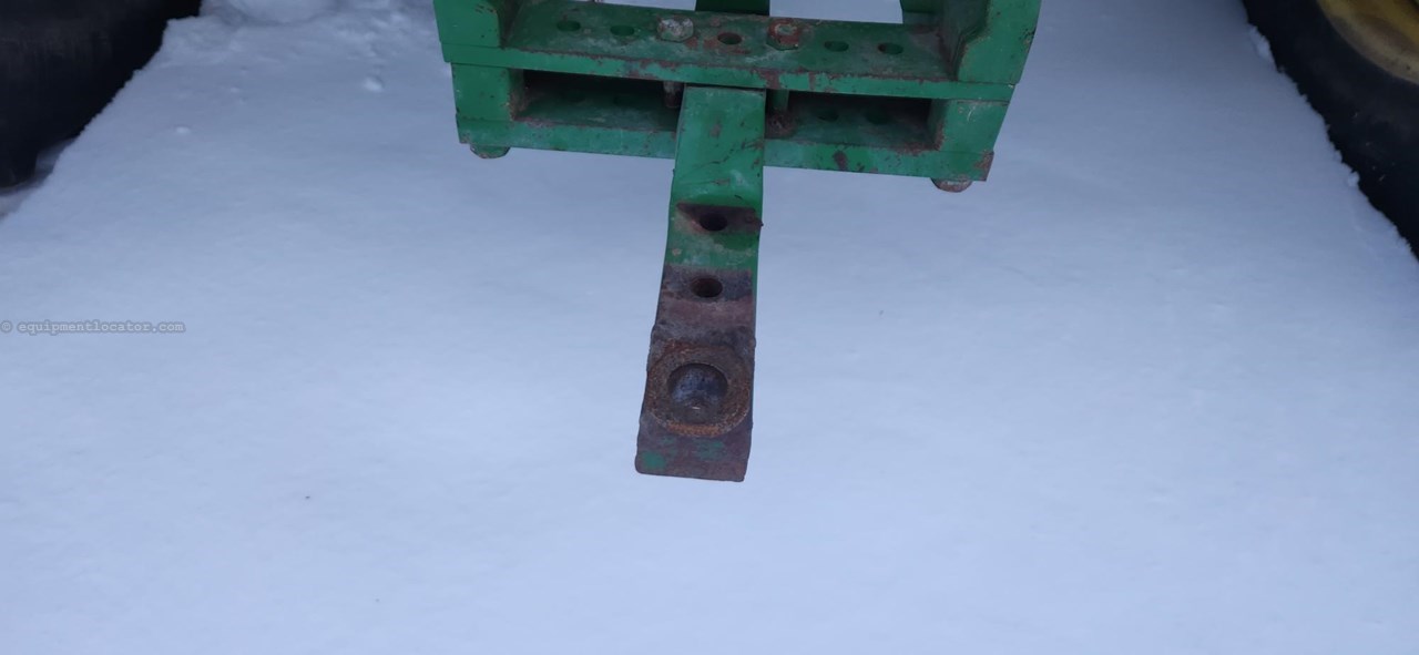 2011 John Deere 8235R Image 10