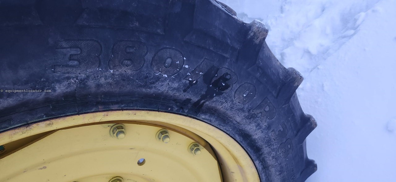 2011 John Deere 8235R Image 11