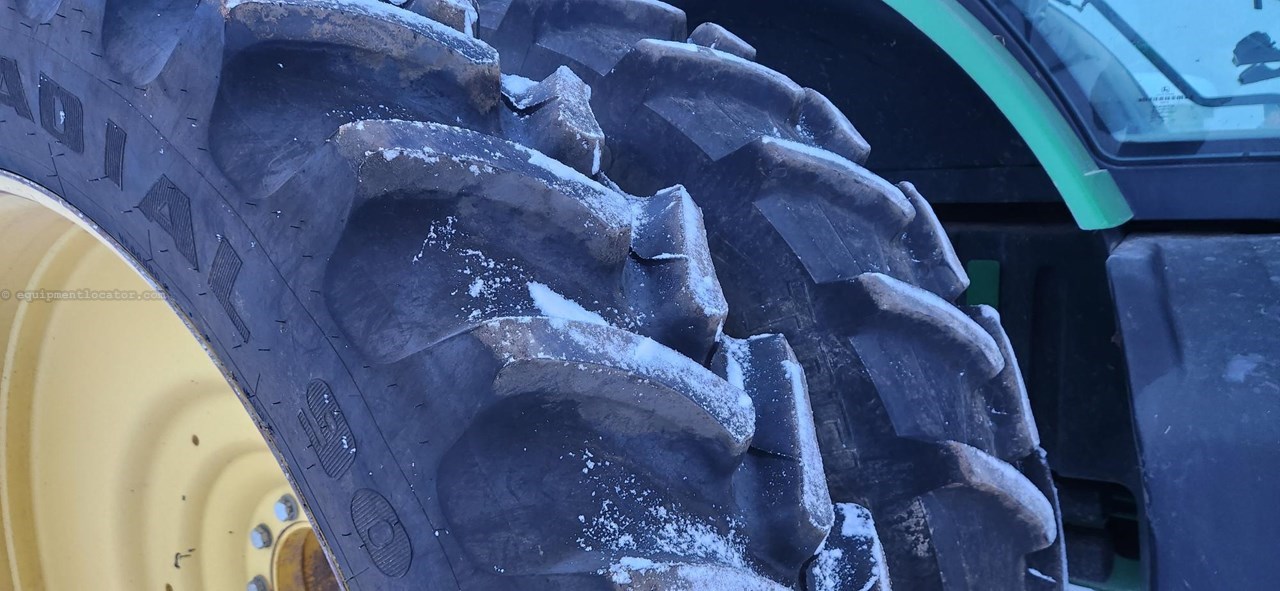 2011 John Deere 8235R Image 14