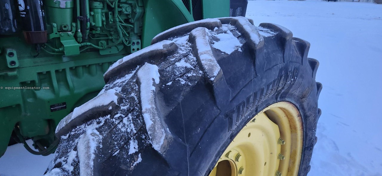 2011 John Deere 8235R Image 15
