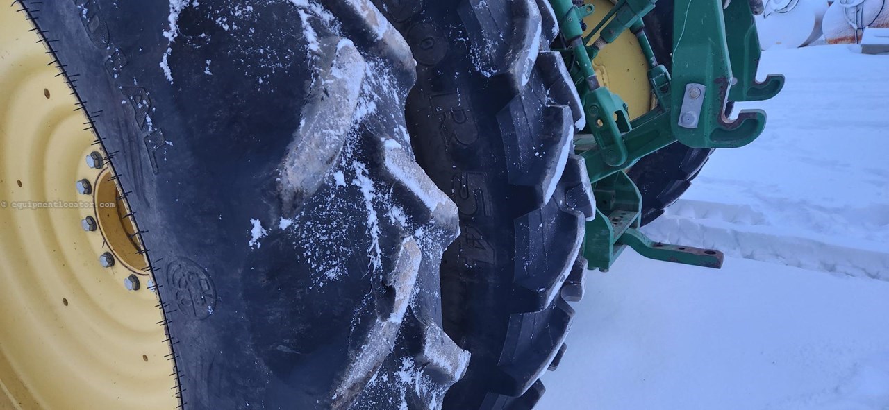 2011 John Deere 8235R Image 19