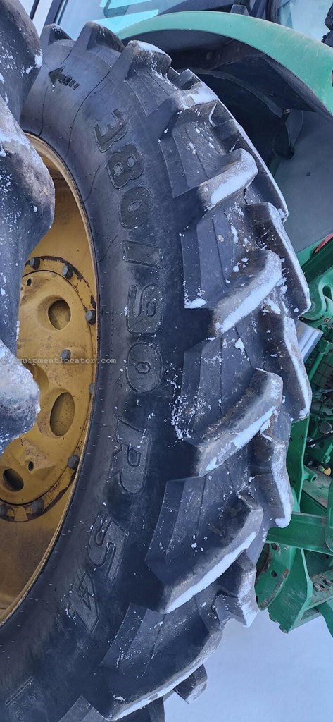 2011 John Deere 8235R Image 20