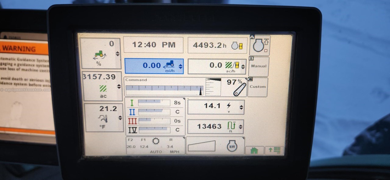 2011 John Deere 8235R Image 21