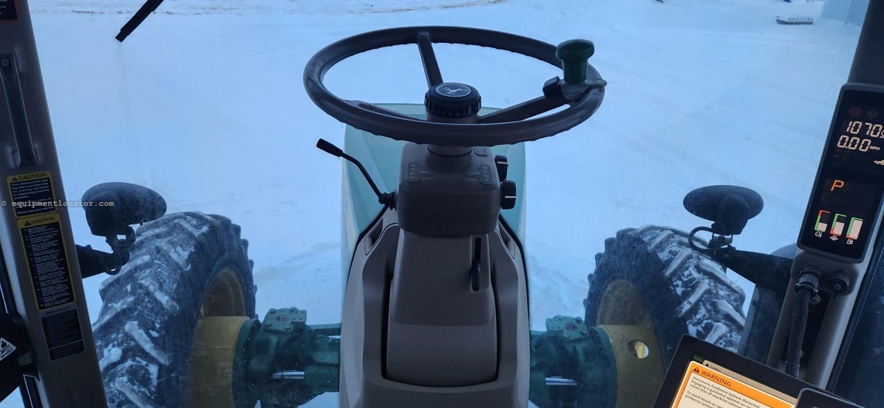 2011 John Deere 8235R Image 24