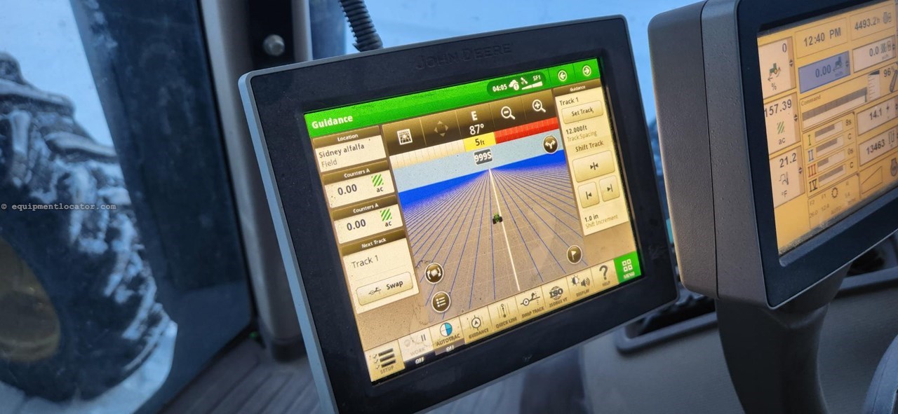 2011 John Deere 8235R Image 25