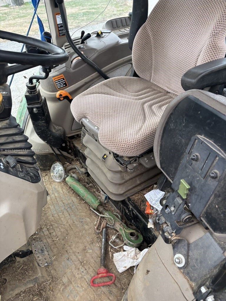 2019 John Deere 6135E Image 10