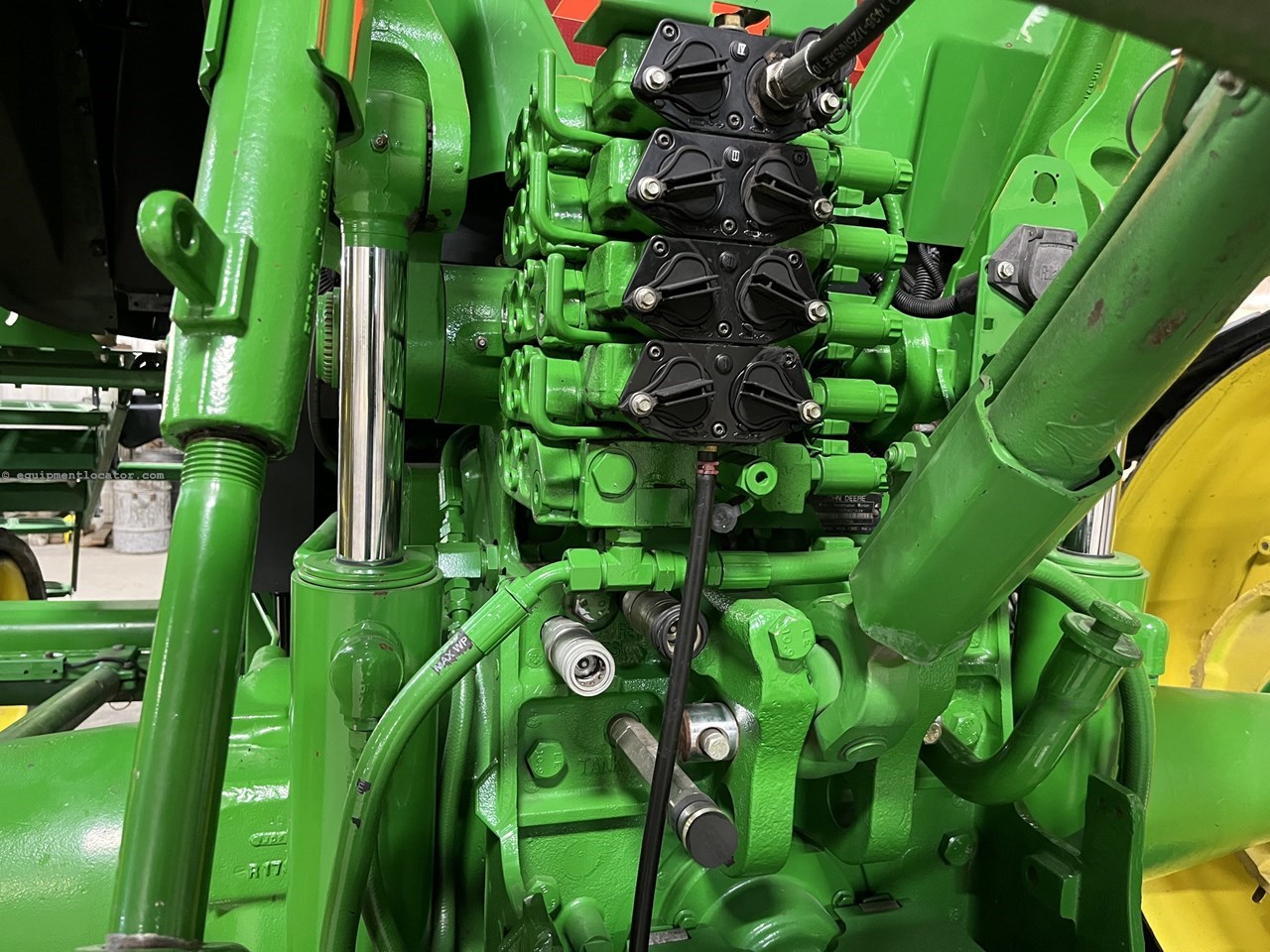 2003 John Deere 8120T Image 10