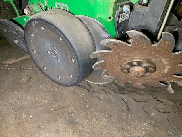 John Deere 1750 Image 10