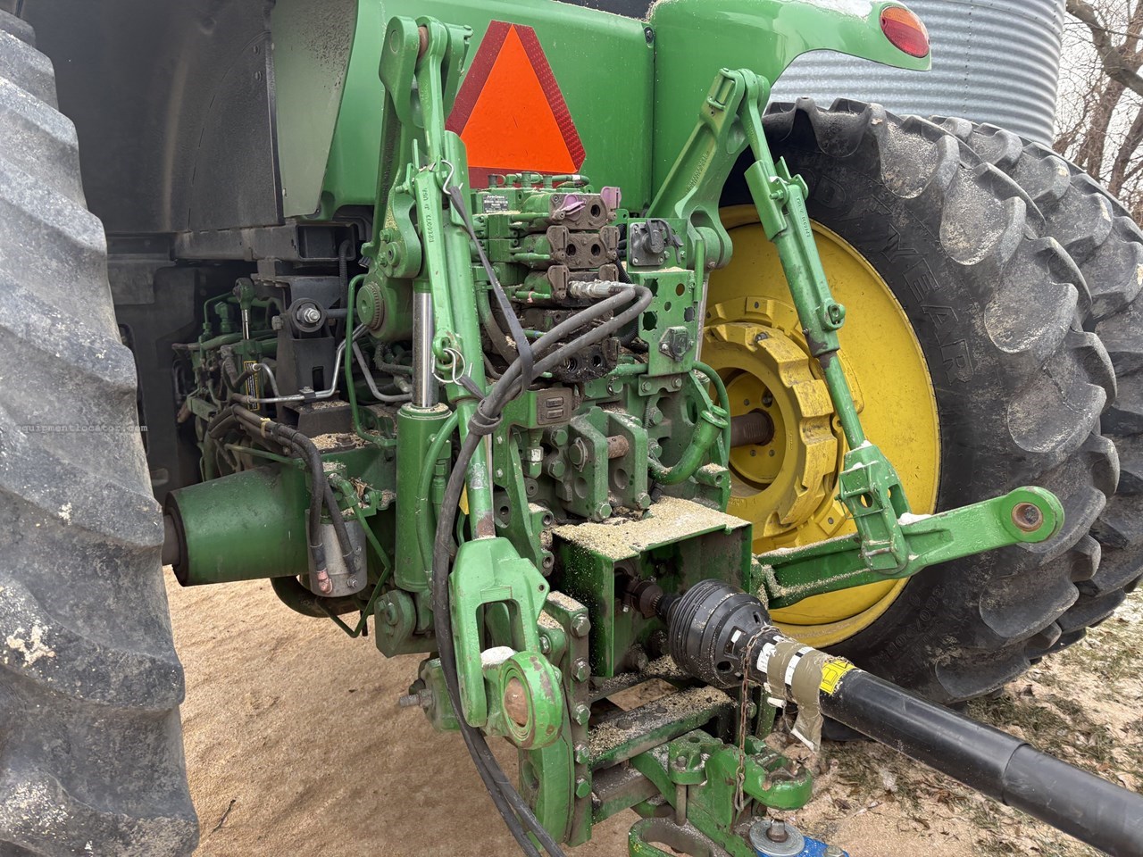 2015 John Deere 7230R Image 10