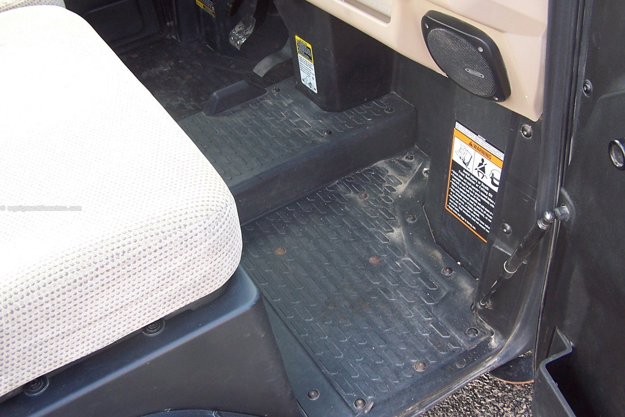 2020 John Deere XUV 835R Image 32