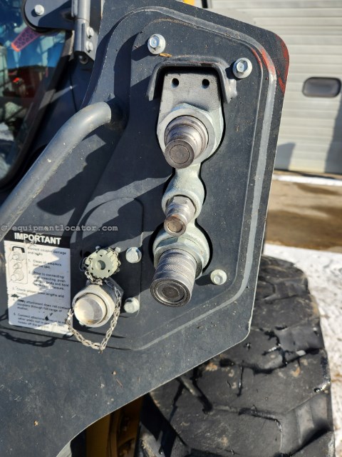 2022 Deere 332G Image 11