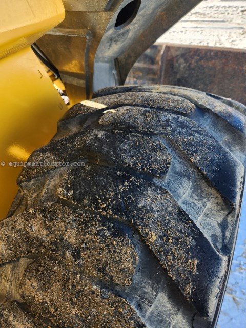 2022 Deere 332G Image 12