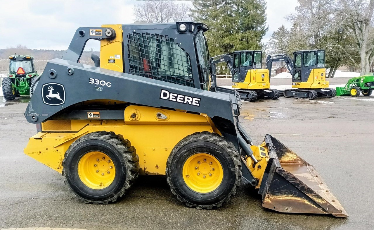 2021 John Deere 330G Image 2