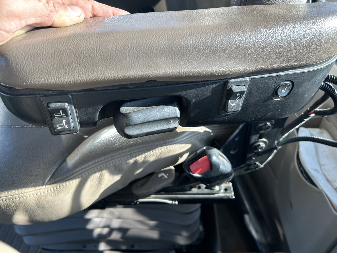 2013 John Deere 9460R Image 10