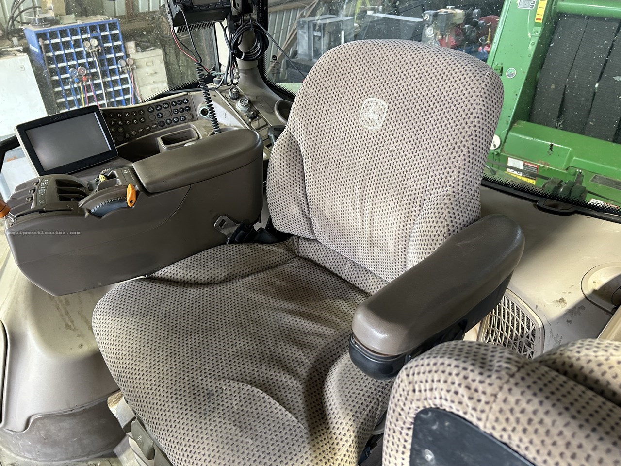 2015 John Deere 6140R Image 10