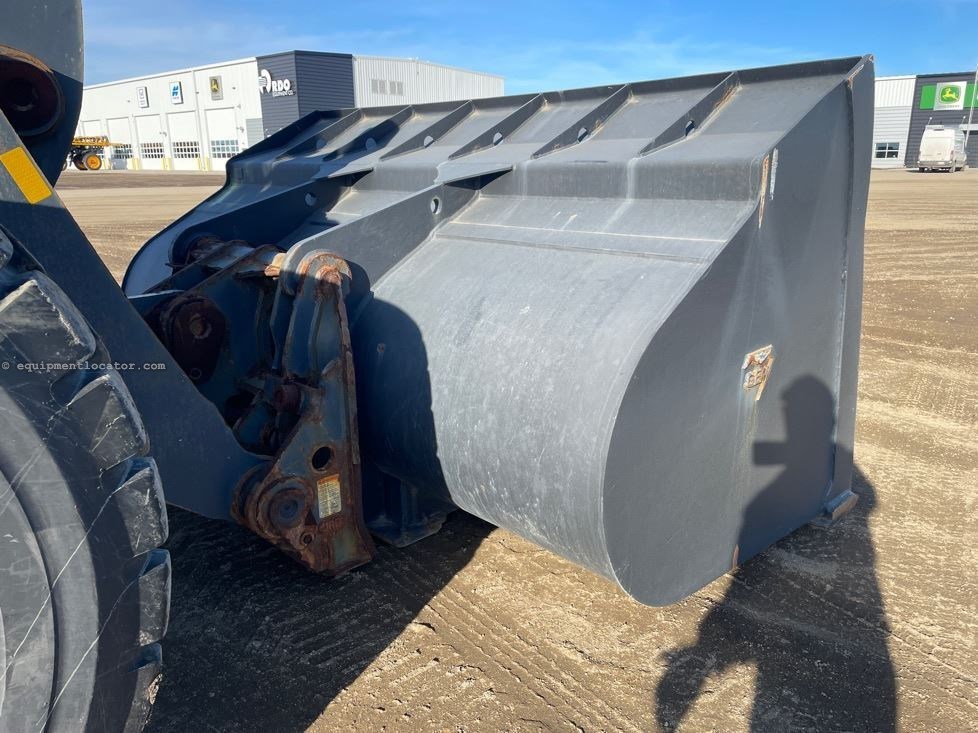 2019 John Deere 644K Image 10