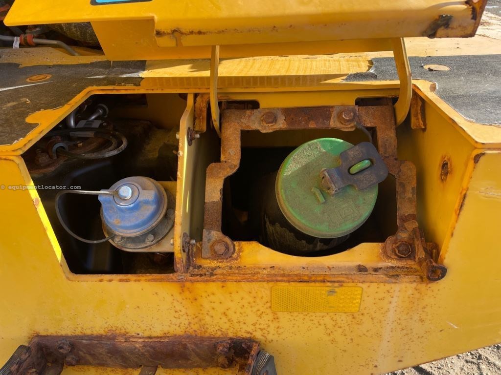 2019 John Deere 644K Image 21