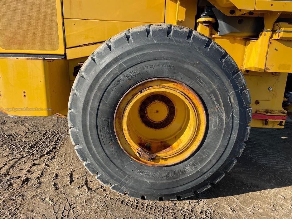 2019 John Deere 644K Image 30