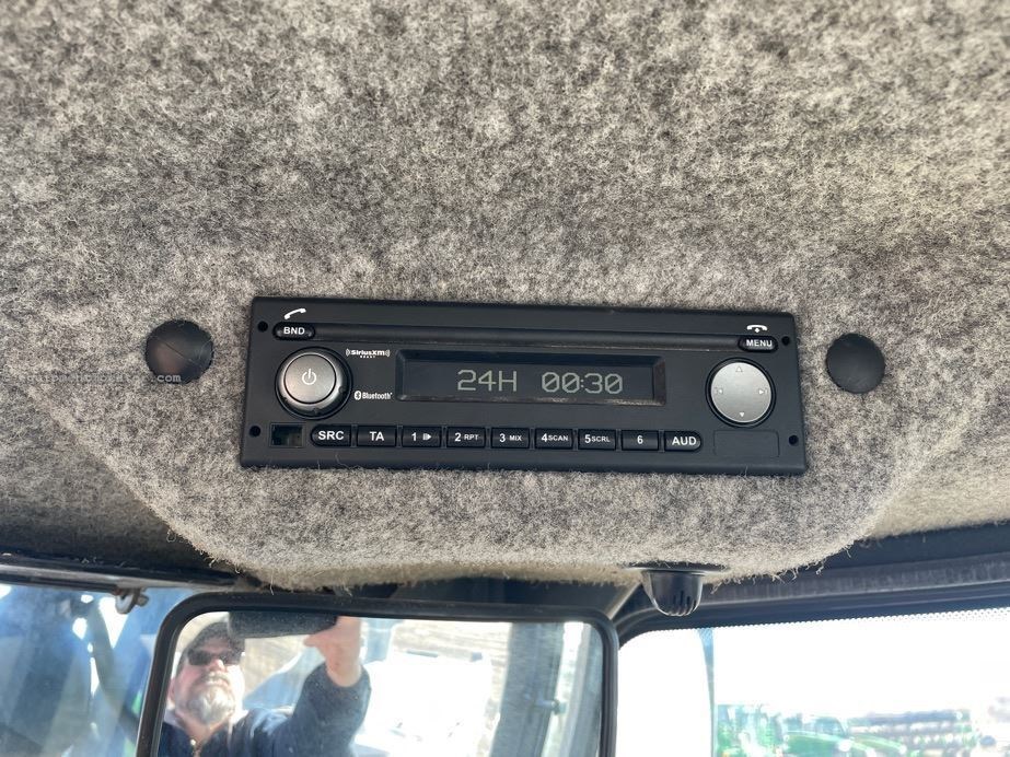 2019 John Deere 644K Image 46